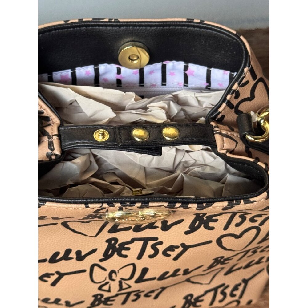 Betsey Johnson Luv Betsey Crossbody Bag Purse Pink Black Heart Print NWT - Picture 3 of 6